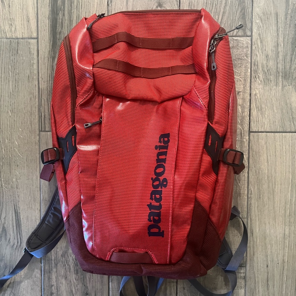 PATAGONIA 25L Black hole. Excellent condition
